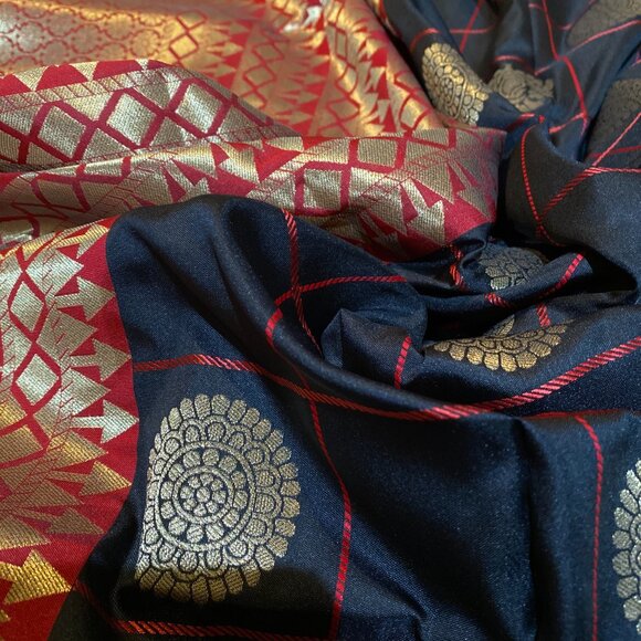 Black with red check Indian traditional soft silk saree for women - Picture 10 of 16